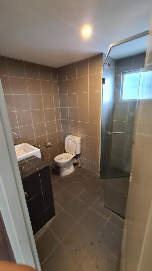 Aeropod Kk Corner Unit Near City And Airport 4 Pax Free Parking 亞庇 外观 照片
